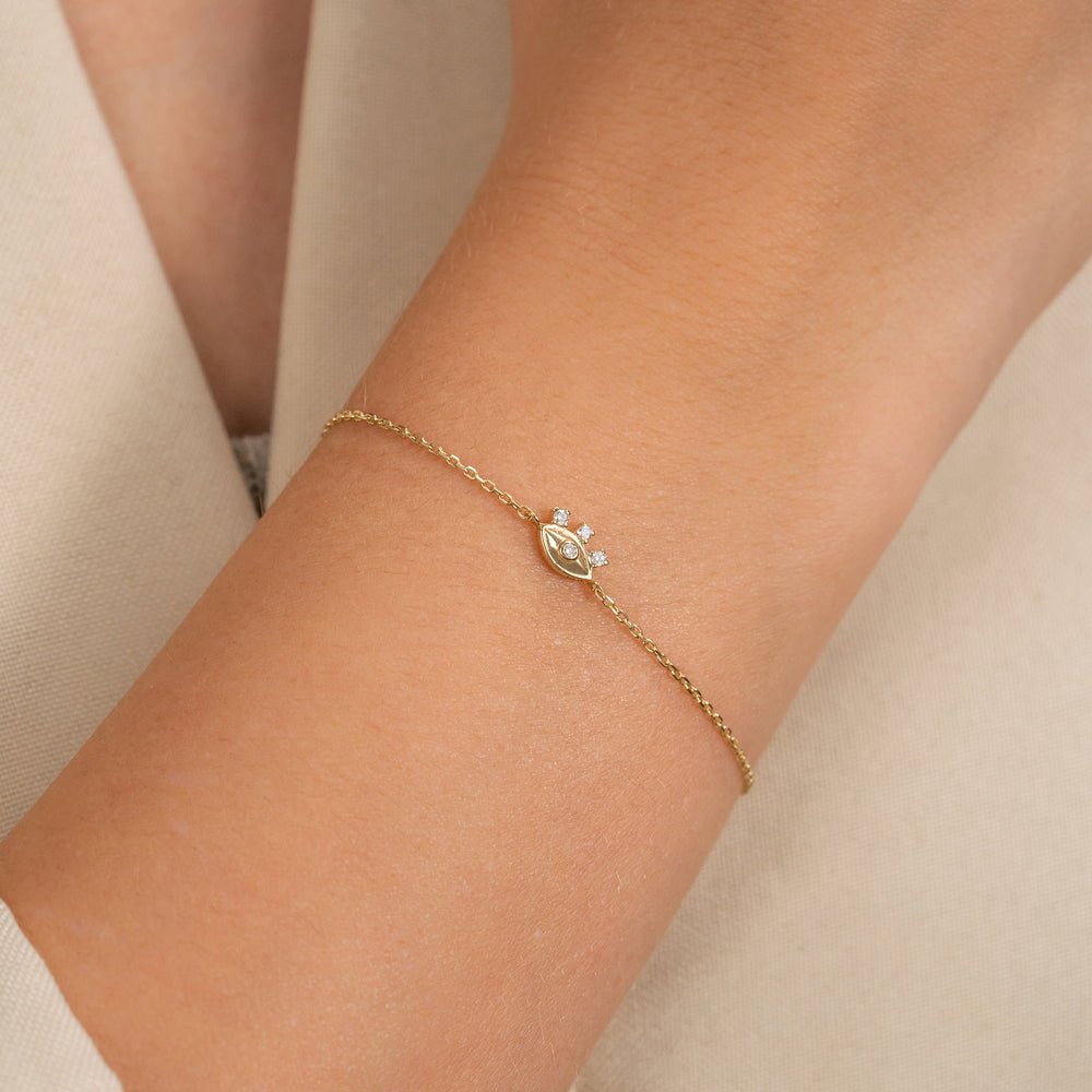 Dainty Diamond Eye Bracelet