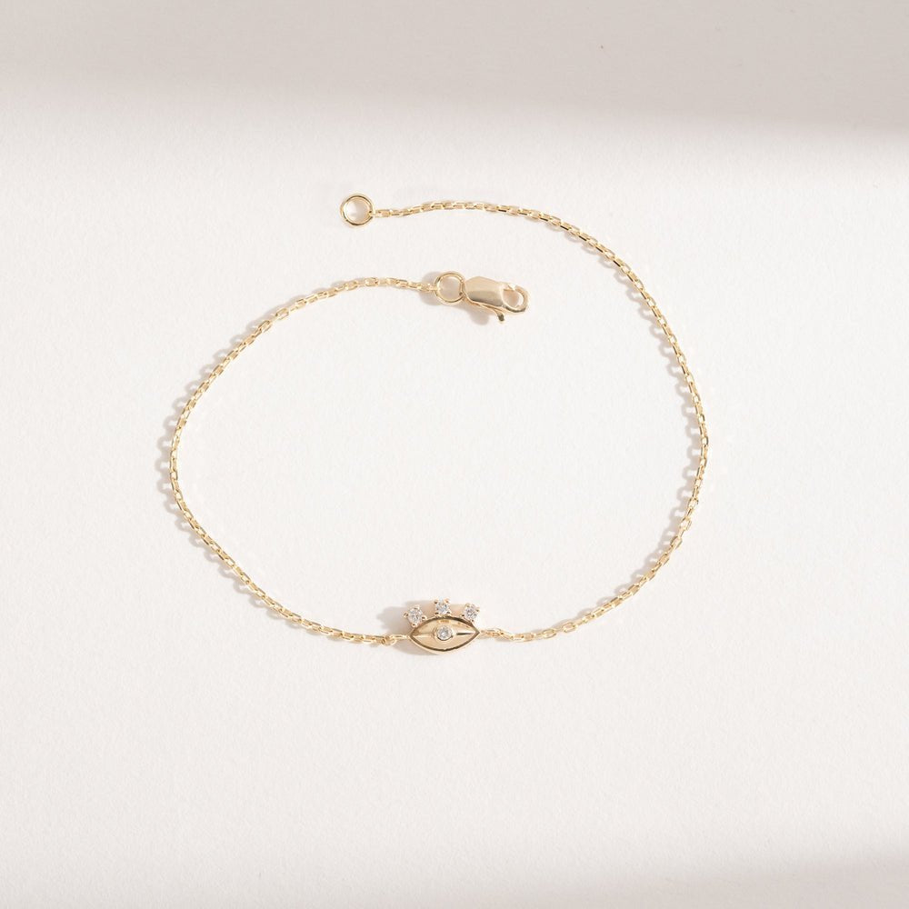 Dainty Diamond Eye Bracelet